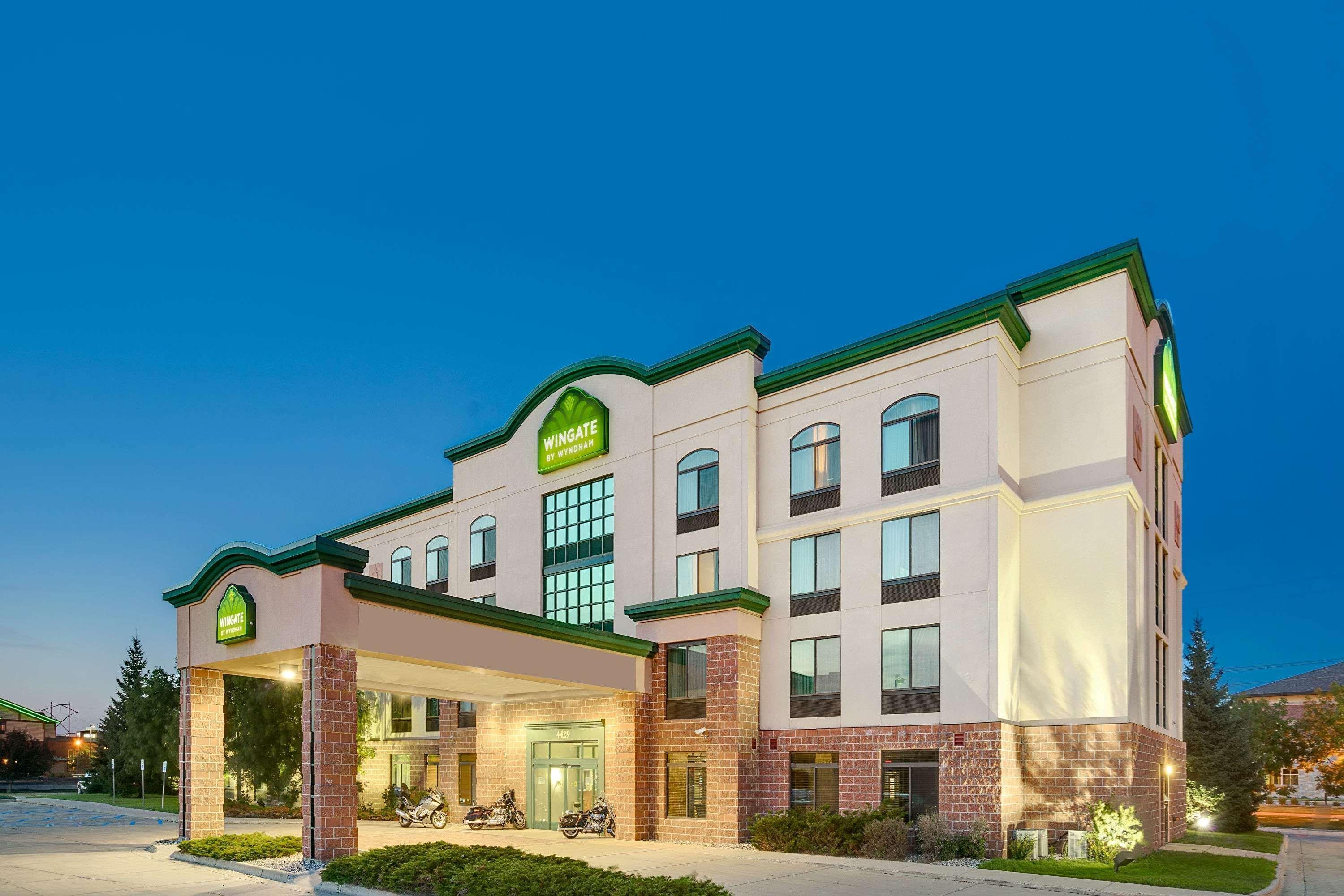 Wingate By Wyndham Fargo Hotel Exterior photo