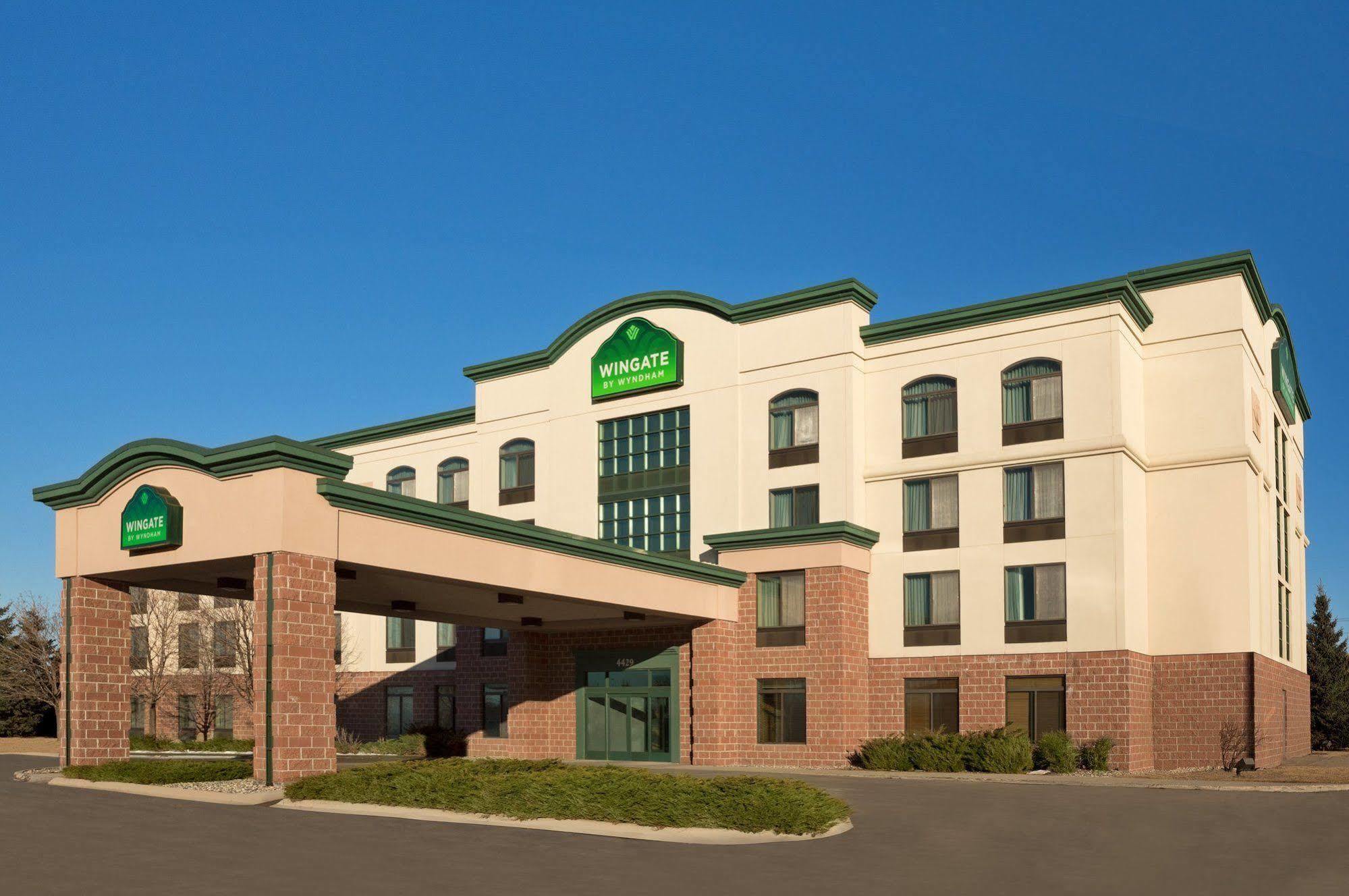 Wingate By Wyndham Fargo Hotel Exterior photo